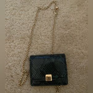 a new day Black & Green Snake-Texture Crossbody Bag with Gold Chain